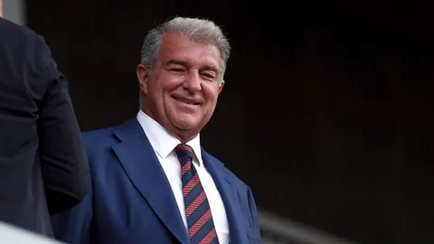 意甲同城巅峰对决 米兰双雄各展风采