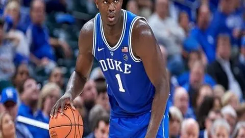 德约赠球衣合影梅西，自豪分享与足球巨星相聚时刻